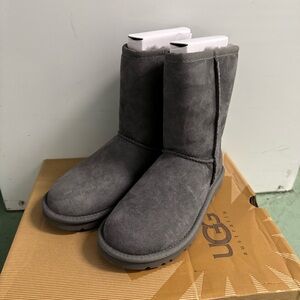 UGG women classic short 5825 grey US size 5